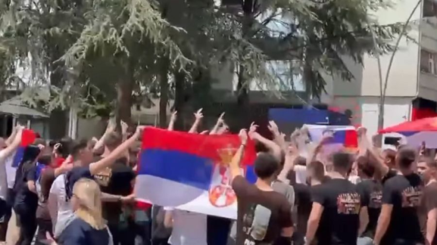 Mitroviça’da Sırp Mezuniyet Kutlamasında Milliyetçi Sloganlar Atıldı, Polis Müdahale Etti
