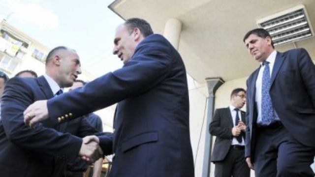 Muhalefet Koalisyonu Yoluna Vetëvendosje'siz Devam Ediyor- Yeni Seçimlere Doğru