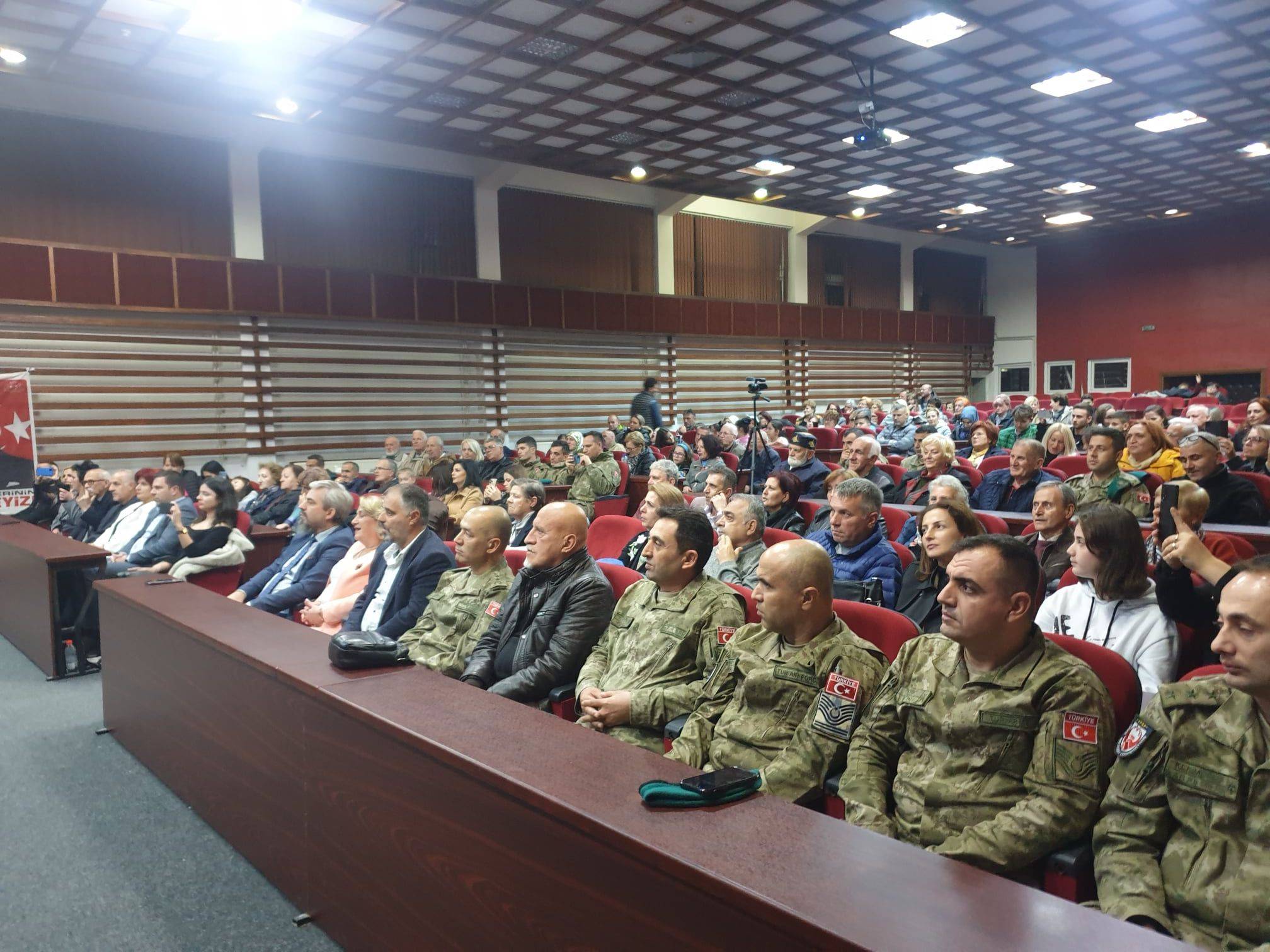 İmran Koç ve Samsun- Vezir Köprü Sanatçıları Konseri Ayakta Alkışlandı