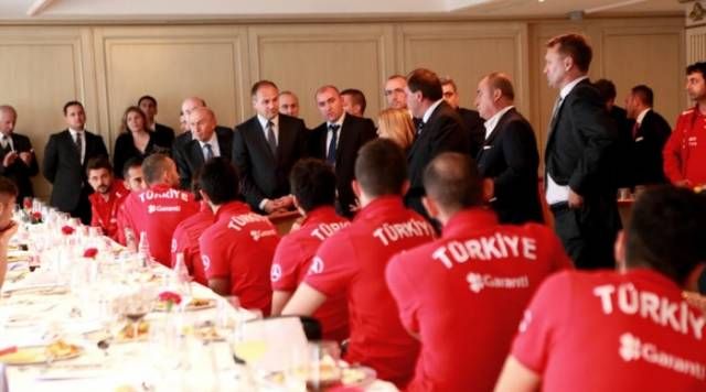 Hoxhaj, Türkiye ve Kosova Sporcularıyla Görüştü