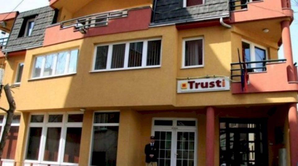 Tasarrufçuların Yarısı Trust’tan Sadece 100’er Euro Çekebilecek