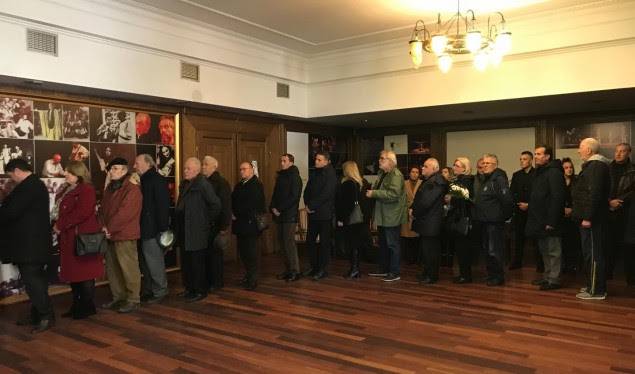 Yetkililer  Ses Sanatçısı Pagarusha için Saygı Duruşunda Bulundular