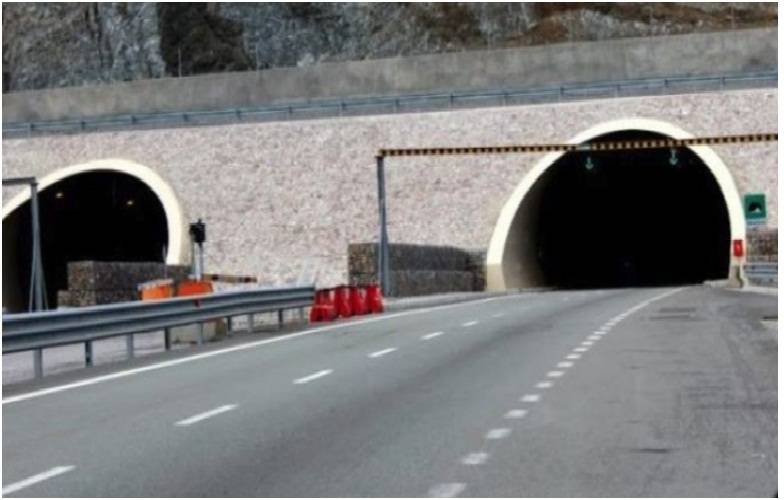 Protestocular Polisle Çatıştı
