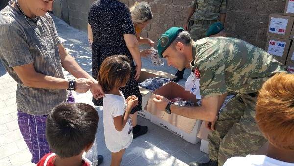 Türk Askeri, Kosovalı Çocukların Yüzünü “Bayramlık” ile Güldürdü