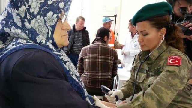 Türk Askeri Yüzlerce Kosovalıyı Sağlık Taramasından Geçirdi