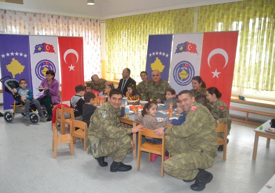 Mehmetçik İşitme Engelli Öğrencileri Sevindirdi