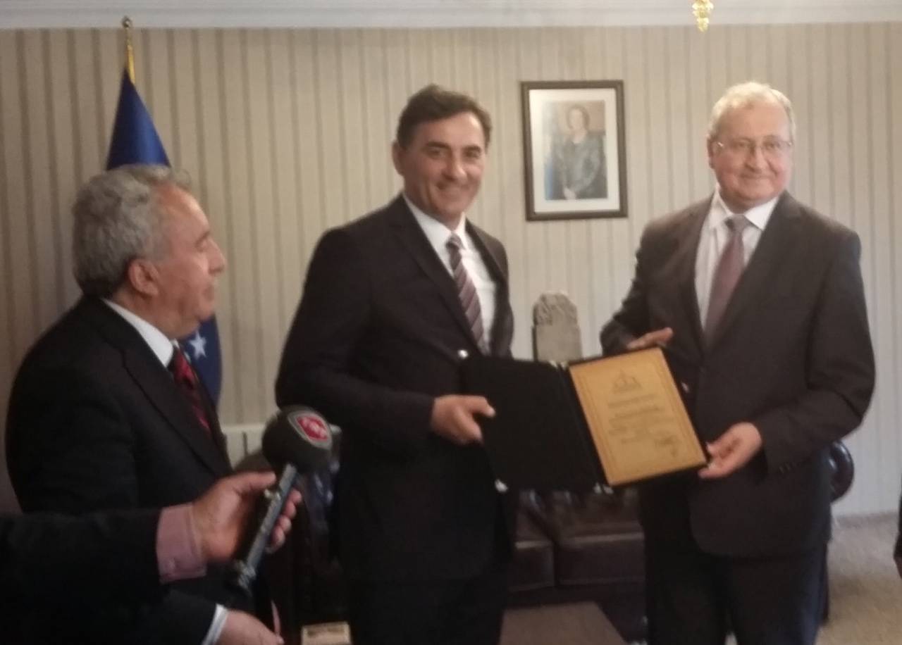 Türk Dünyası Ödülleri Verildi- Kosova'dan Mahir Yağcılar'a Ödül