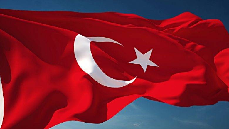 Türk Bayrağını İndirip Yırtan 3 Kişi Gözaltında