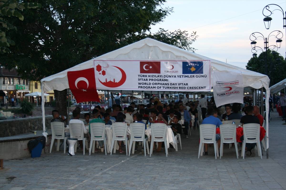 Türk Kızılayından Prizren’de Yetimlere İftar