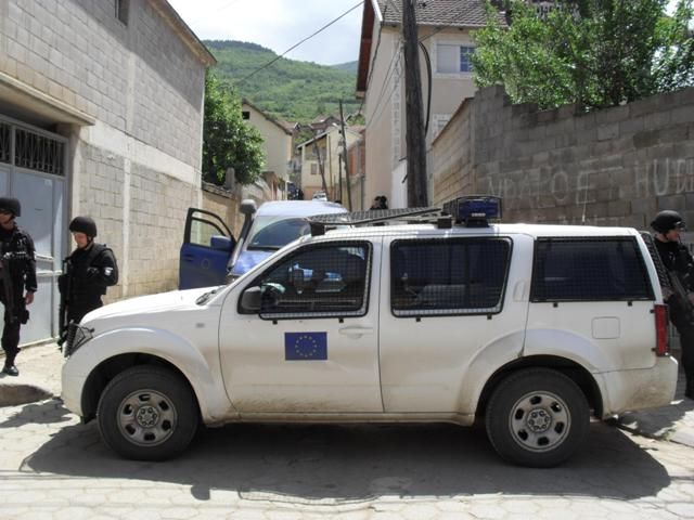 EULEX Xhemshit Krasniqi'nin Evini Bastı