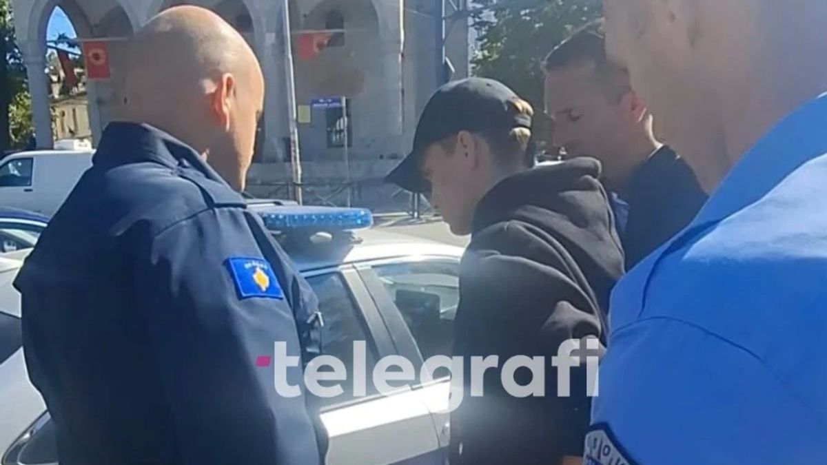 Meclisi Yakınında Bir Kişi Gözaltına Alındı, Protestocular Bina Önünde 