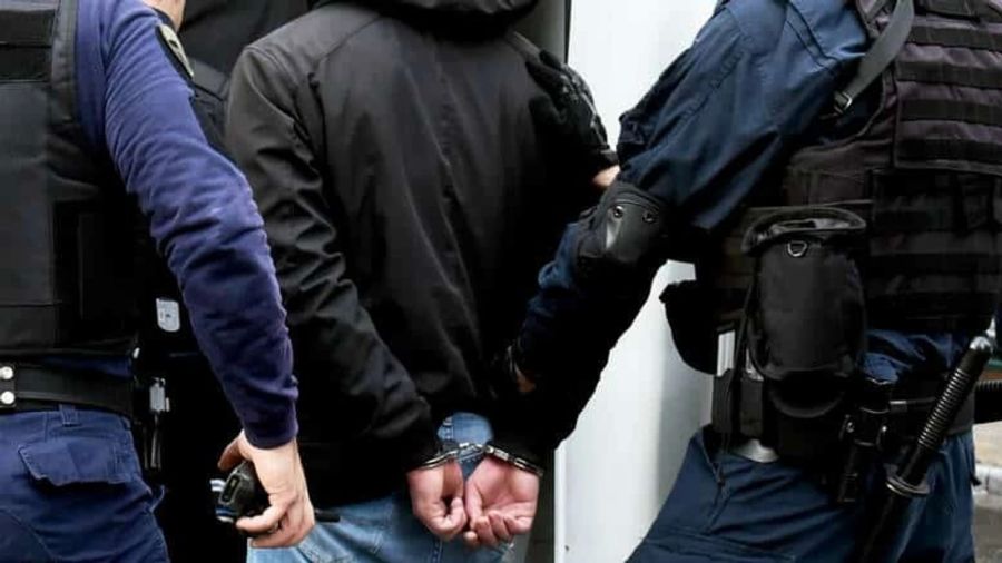 Uluslararası Yakalama Emriyle Aranan İki Kosova Vatandaşı İade Edildi