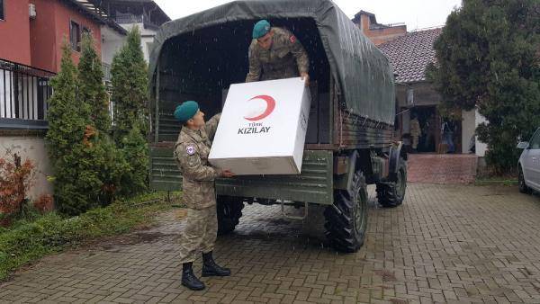 Mehmetçik'ten Kosovalı Engellilere Tekerlekli Sandalye