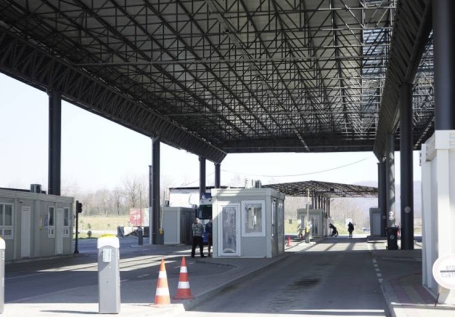 Diasporadan Gelen Kosovalılara Sırbistan Sınırlarının Kapatılması Talep Ediliyor