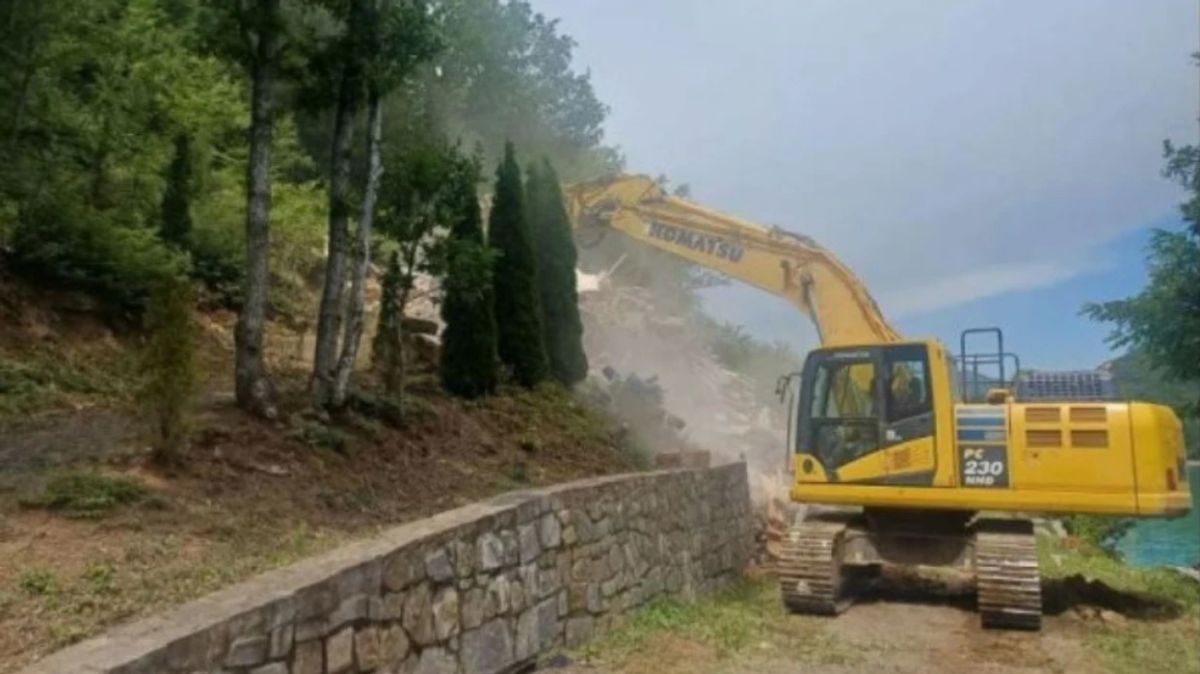 Ujman'daki Yapıların Yıkımı: Mitroviça Mahkemesi Olay Yerinde İnceleme Yaptı
