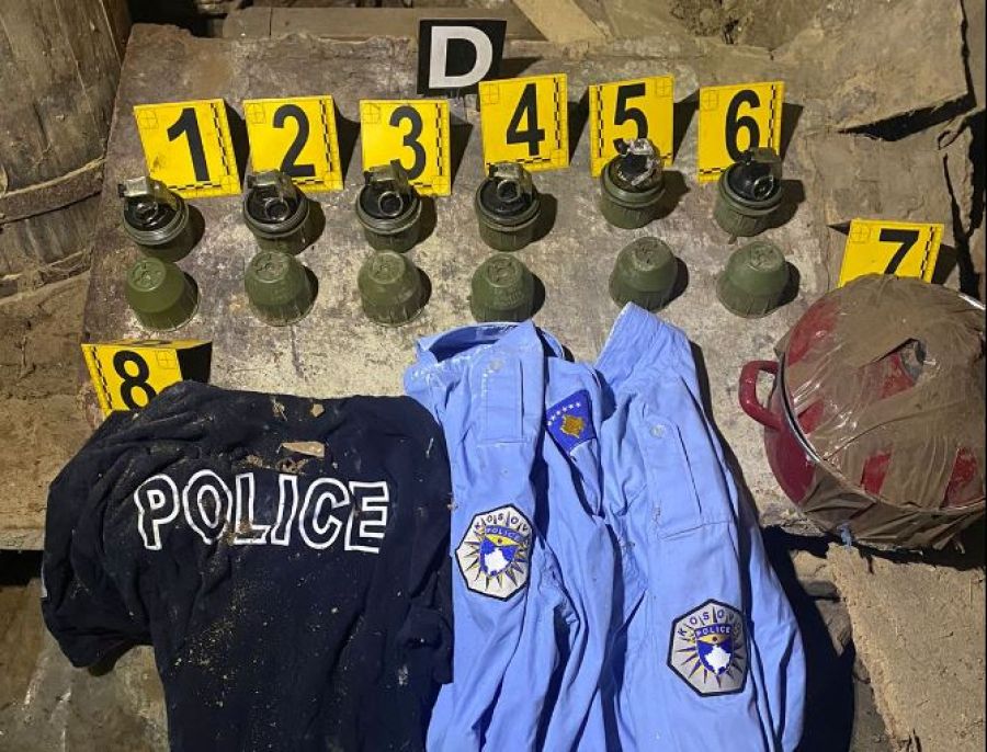 Polis, Zubin Potok’ta Metruk Bir Evde El Bombaları ve Kosova Polisi Üniformaları Buldu