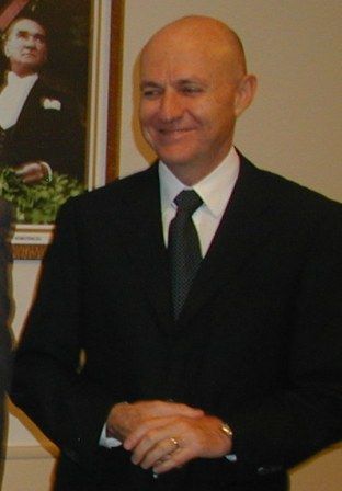 Türk Büyükelçi Ünler Priştine'den Ayrıldı