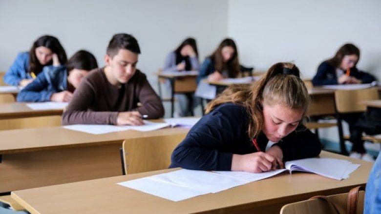Okullarda Birinci Ders UÇK’ya Adandı