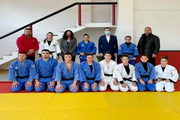 Kültür Bakanı, Kosovalı Judo Takımını Ziyaret Etti