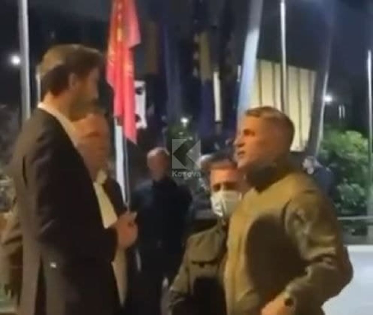 Uran Ismaili ve Rrahman Rama, Polisi İkna Ederek “İskender Bey” Meydanı’nı Protestoculara Açtırdı