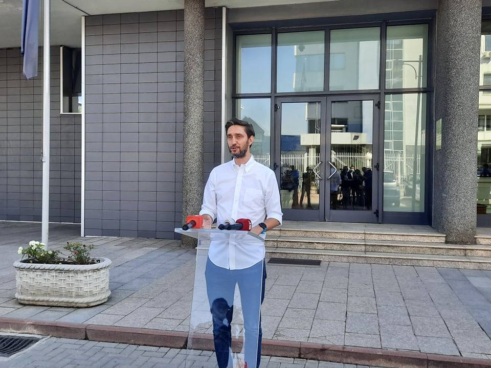 PDK’nın Priştine Belediye Başkan Adayı Uran İsmaili, Milletvekilliği Görevinden İstifa Etti