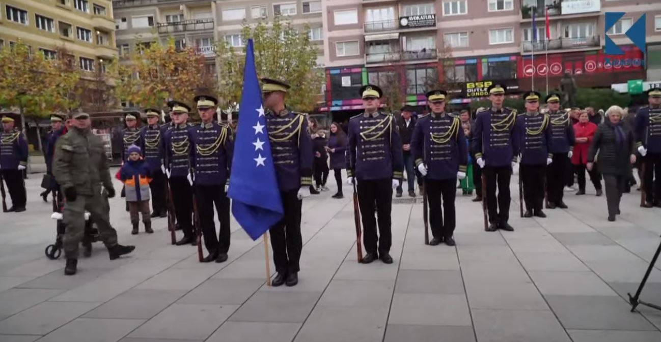 KGG’nin Tören Müfrezesi “Zahir Pajaziti” Meydanında Yürüyüş Yaptı