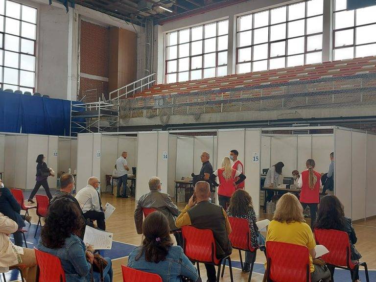Kosova’da Bugüne Kadar Aşı Olanlar Sayısı 82 Bini Geçti