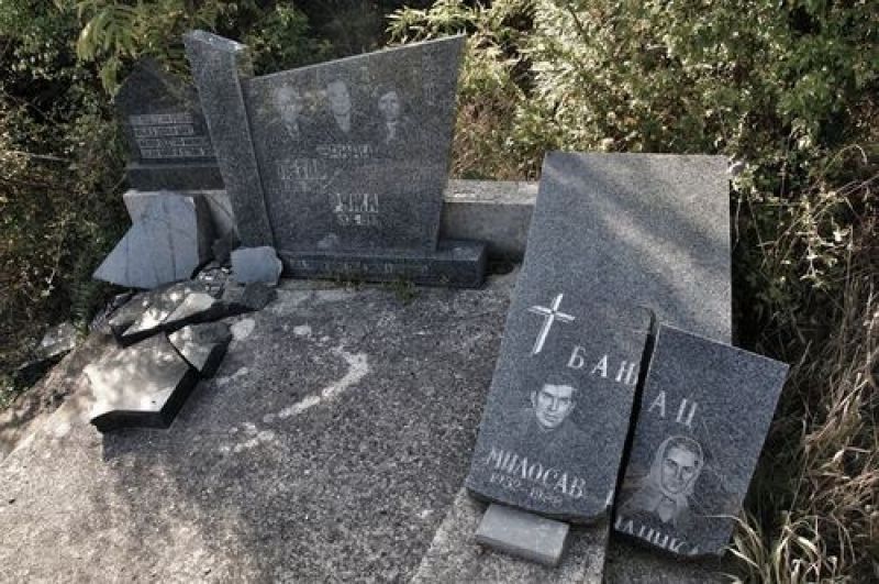 Sırp Mezarlarını Tahrip Edenler Gözaltına Alındı