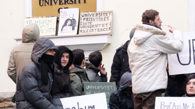Priştine Üniversitesi'nde Protestolar Sürüyor