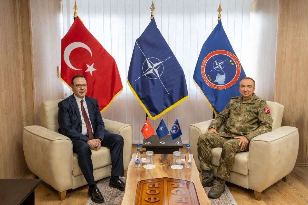 KFOR Komutanı, Büyükelçi Anglı İle Vedalaştı