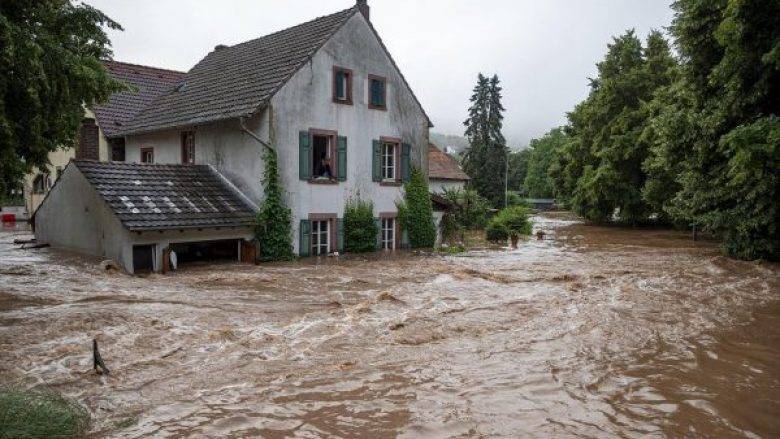 Almanya'da Sel Felaketinde Hayatını Kaybeden 2 Kosovalıya Taziye