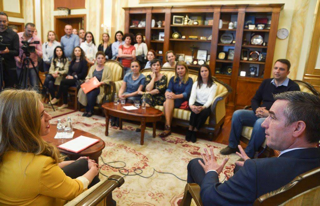 Veseli, İşsiz Uzman Doktorlara Çözüm Vaat Etti