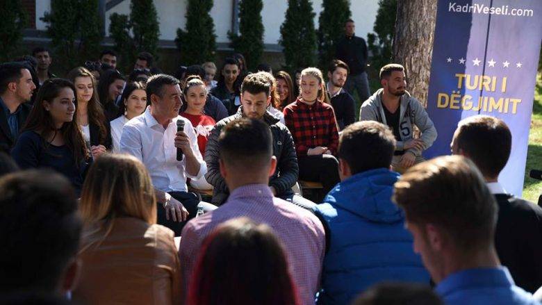 Veseli,  Üniversite Öğrencileriyle Bir Araya Geldi