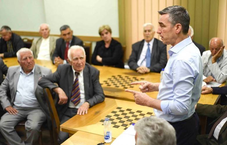 Veseli, Yine Emeklilere 200 Avro Maaş Vaat Etti