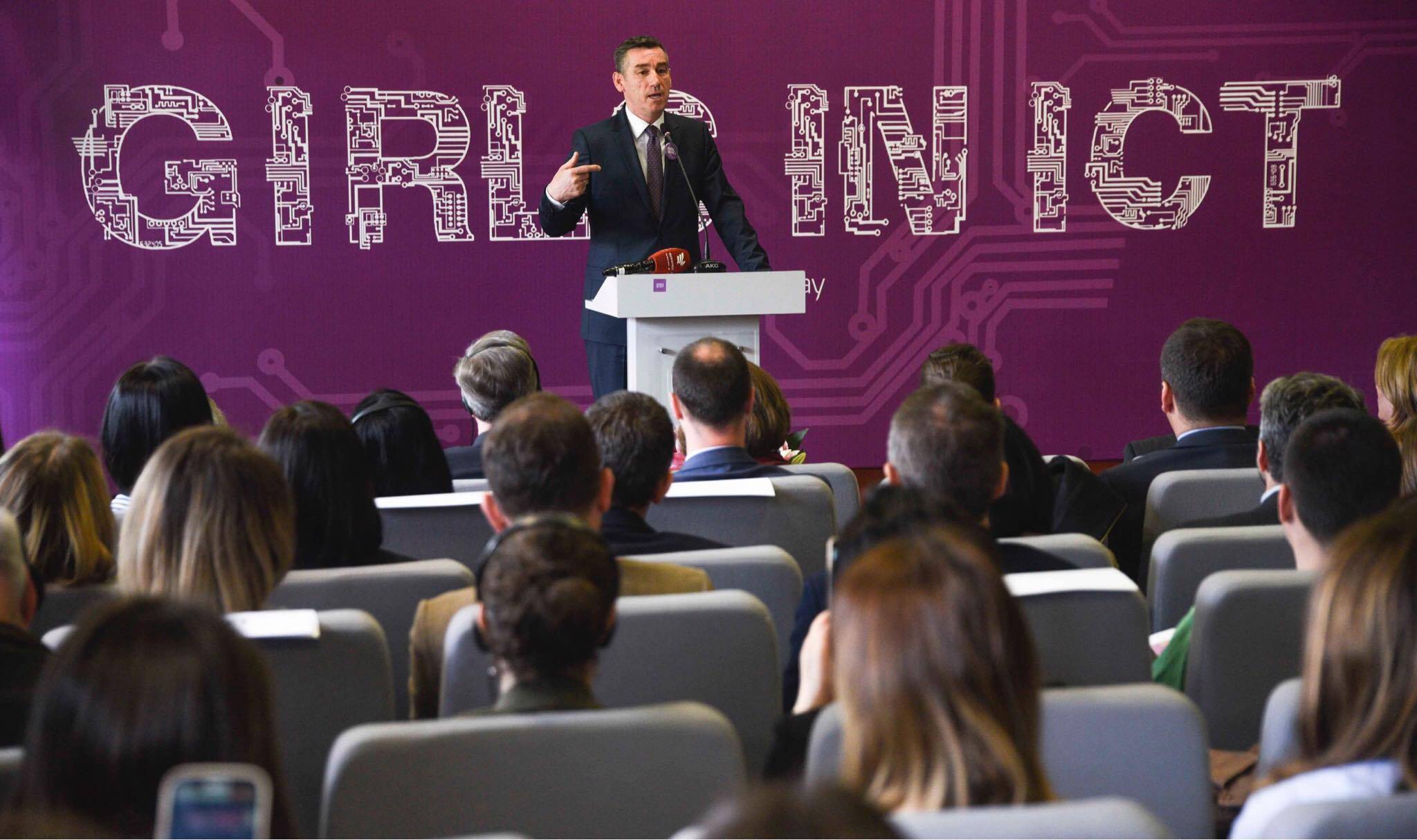 İT Sektöründe Kızlar Teşvik Edilmeli