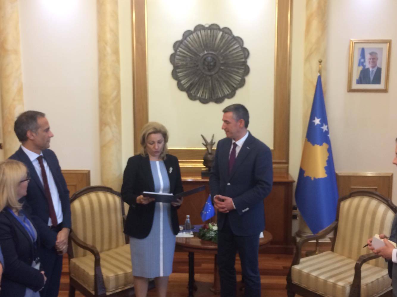Veseli, Apostolova’yı Kabul Etti