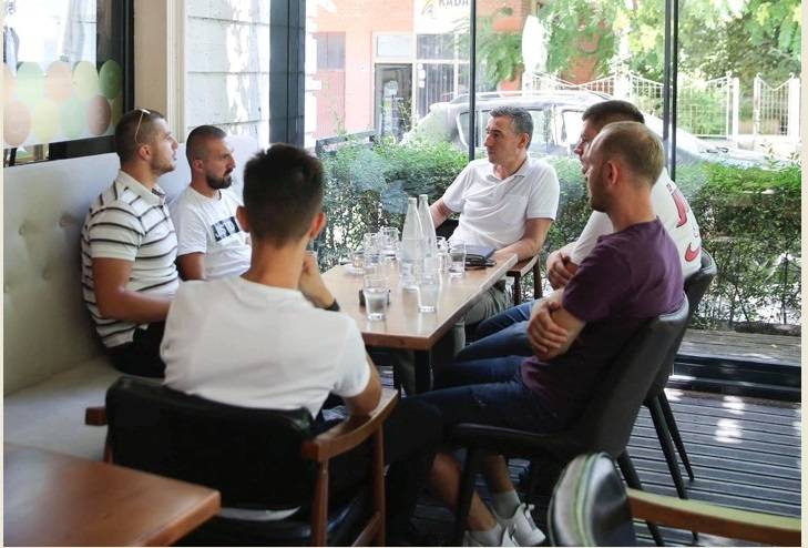 Veseli, Kosova’dan Ayrılan Gençlerle Görüştü