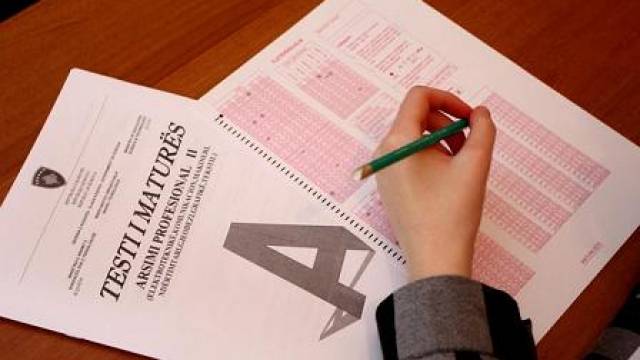 Mezunlardan Sadece 53.9%-u Testi Geçti