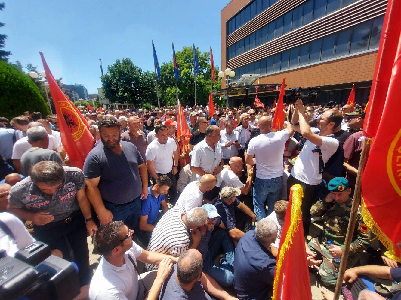 Kurti, UÇK Gazilerine Yeni Yasanın Hazırlanmasını Teklif Etti