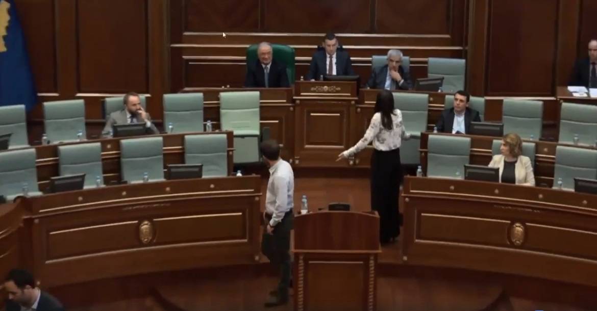 Vetvendosje Meclis Oturumunu Terk Etti