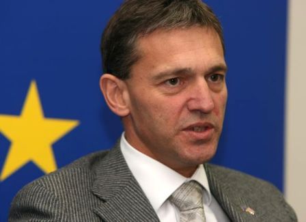 Brüksel Sırbistan'dan Anlaşmaları Uygulamasını Bekliyor