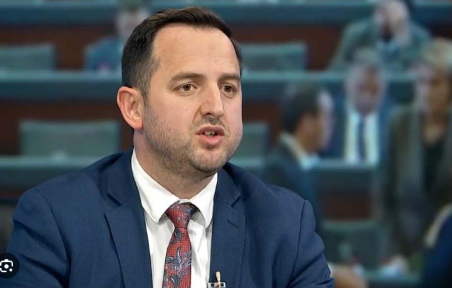 Başörtülü Öğrenci Pazartesi Okula Dönecek