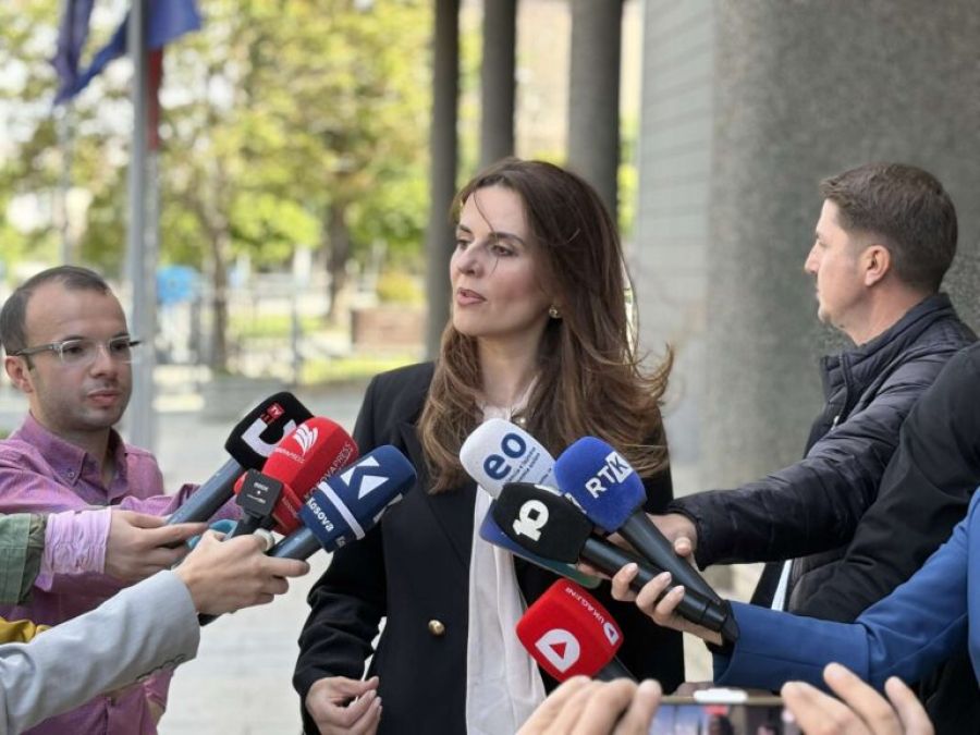 Parlamentoda Çoğunluğu Oluşturmak Kurti’nin Görevidir