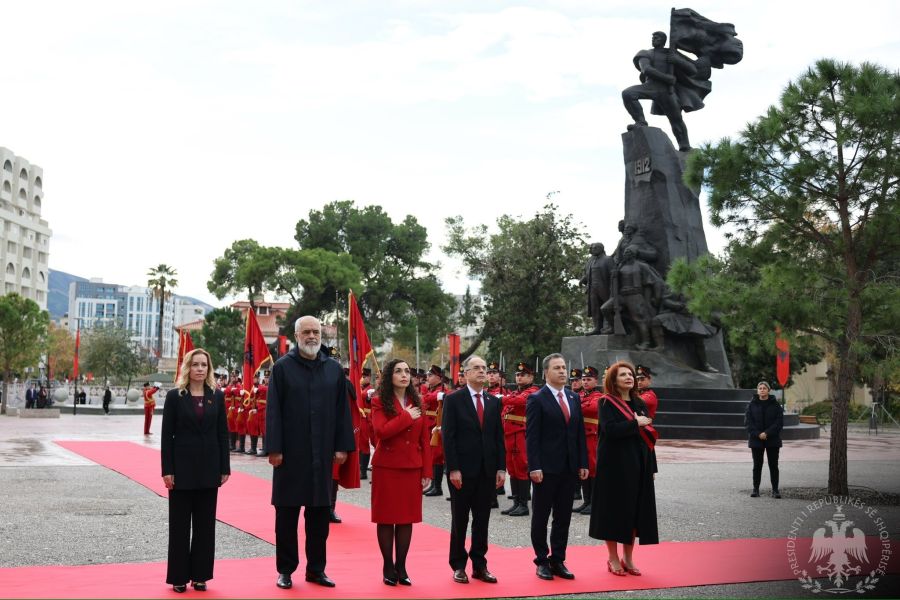 Arnavutluk’un Bağımsızlığının 113. Yılı: Vlora’da Bayrak Göndere Çekildi