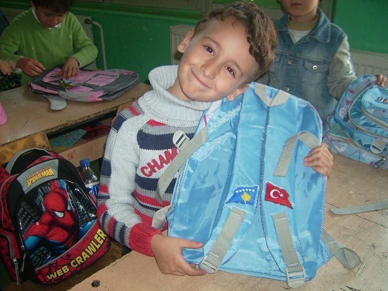 Mehmetçik, Vuçitırın ve Mitroviça Öğrencilerini Sevindirdi