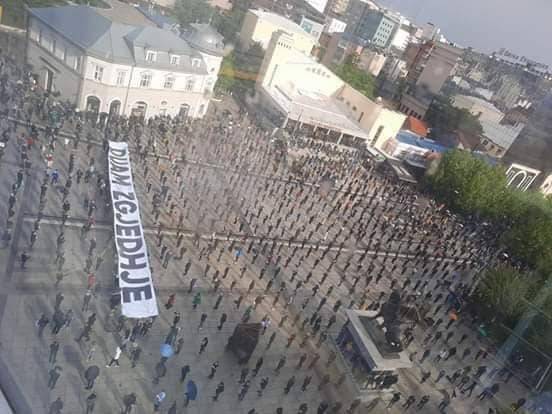 Priştine Meydanlarında Bugün de Test Protestosu Vardı