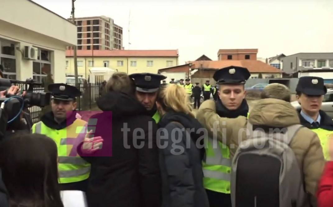 Drenas’ta Protesto – Polisler Gözyaşlarına Hakim Olamadı