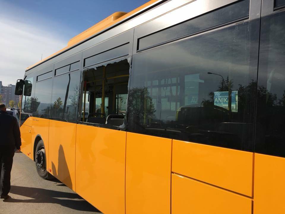 Kent İçi Ulaşımı Otobüsünün Camı Kırıldı