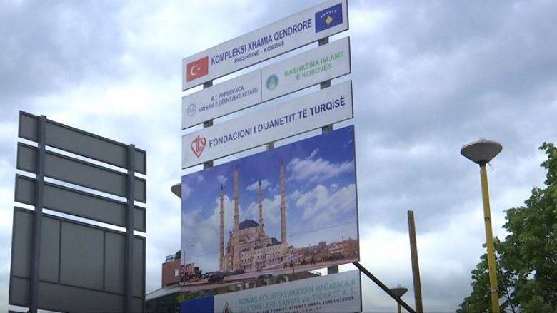 Priştine’de Merkez Camii’nin Yapımı Gecikiyor