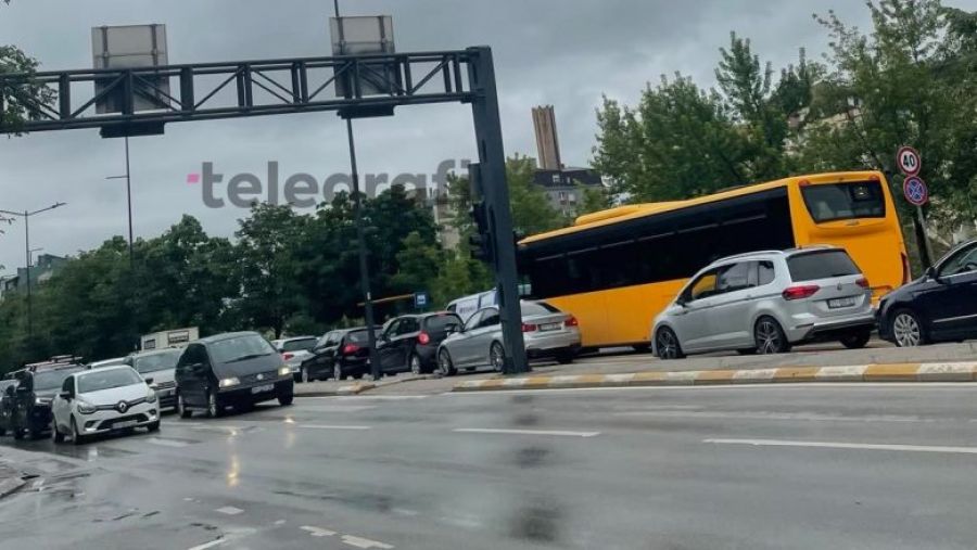 Yağmurların Ardından Priştine’de Trafik Yoğunluğu 